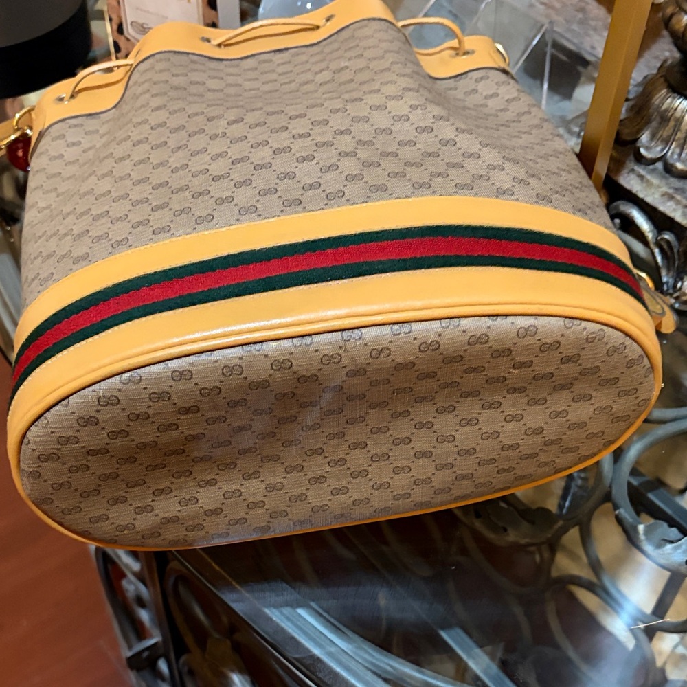 Gucci Sherryline Bucket Crossbody Bag with Gold Accents - Picture 8 of 13